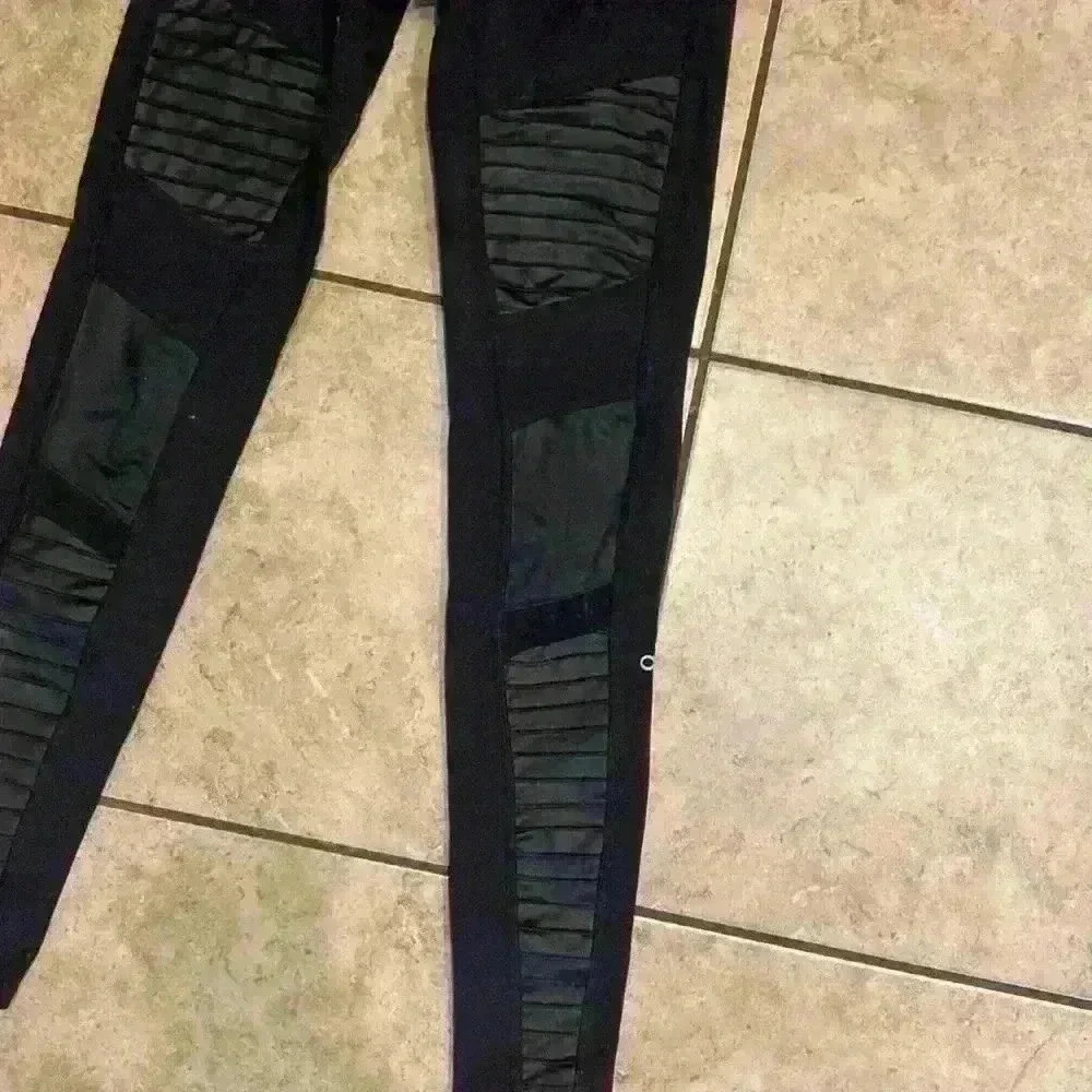 Alo Moto leggings - Picture 3 of 5